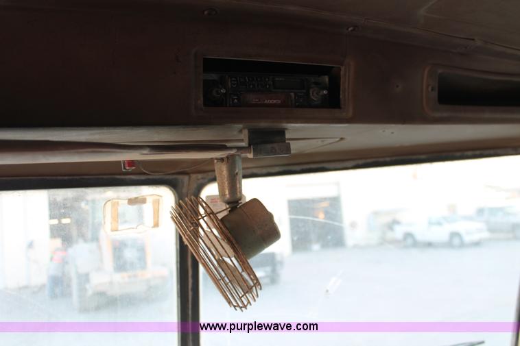 image for item H8419 1992 Peterbilt 357 dump truck