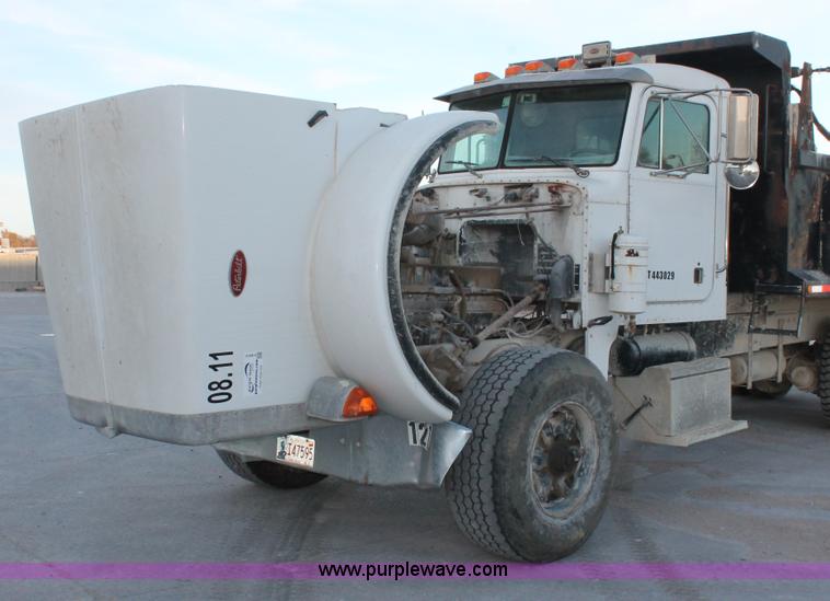 image for item H8419 1992 Peterbilt 357 dump truck
