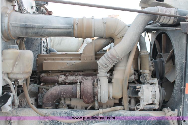 image for item H8419 1992 Peterbilt 357 dump truck