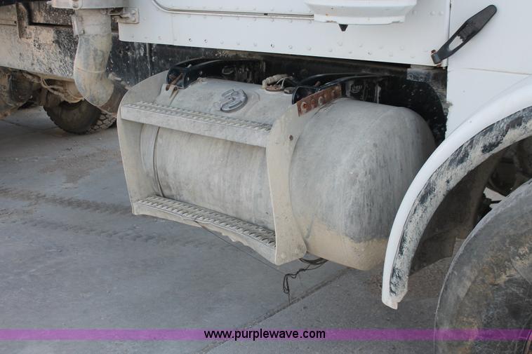 image for item H8419 1992 Peterbilt 357 dump truck