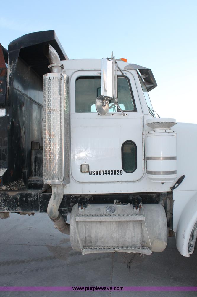 image for item H8419 1992 Peterbilt 357 dump truck