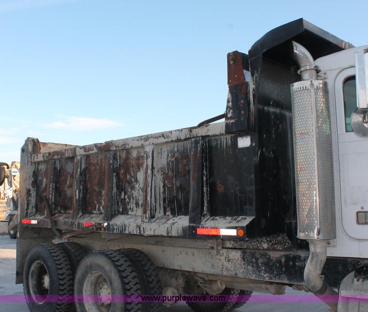image for item H8419 1992 Peterbilt 357 dump truck