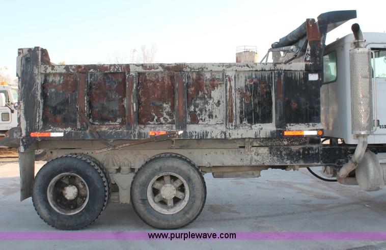 image for item H8419 1992 Peterbilt 357 dump truck