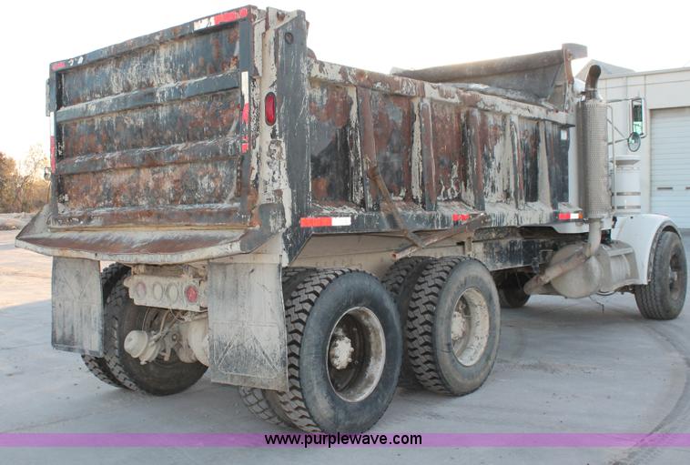 image for item H8419 1992 Peterbilt 357 dump truck