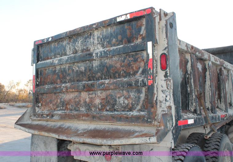 image for item H8419 1992 Peterbilt 357 dump truck