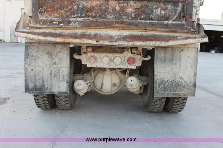 image for item H8419 1992 Peterbilt 357 dump truck