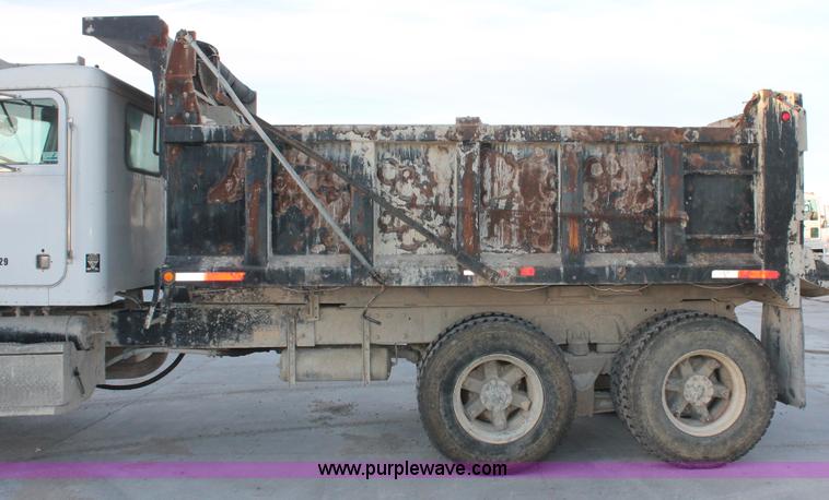 image for item H8419 1992 Peterbilt 357 dump truck