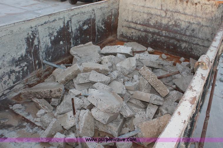 image for item H8419 1992 Peterbilt 357 dump truck