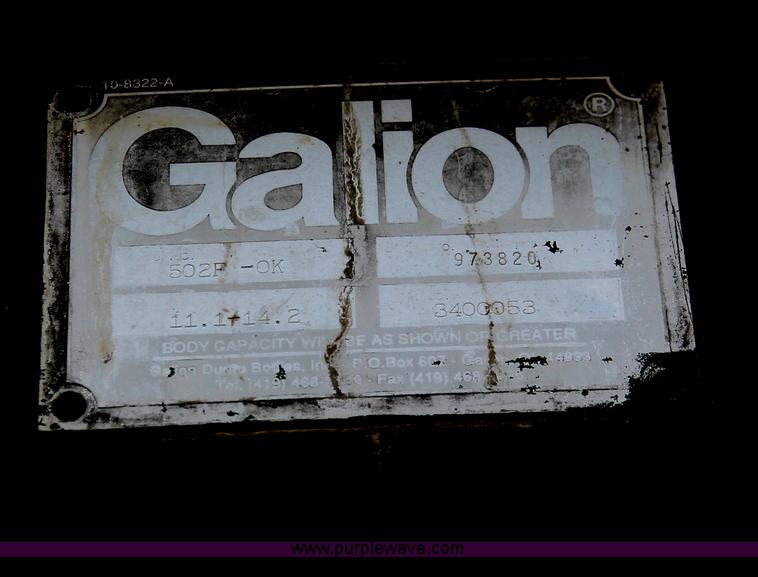 image for item H8419 1992 Peterbilt 357 dump truck