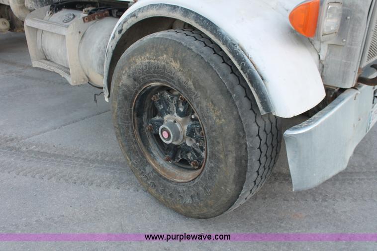 image for item H8419 1992 Peterbilt 357 dump truck