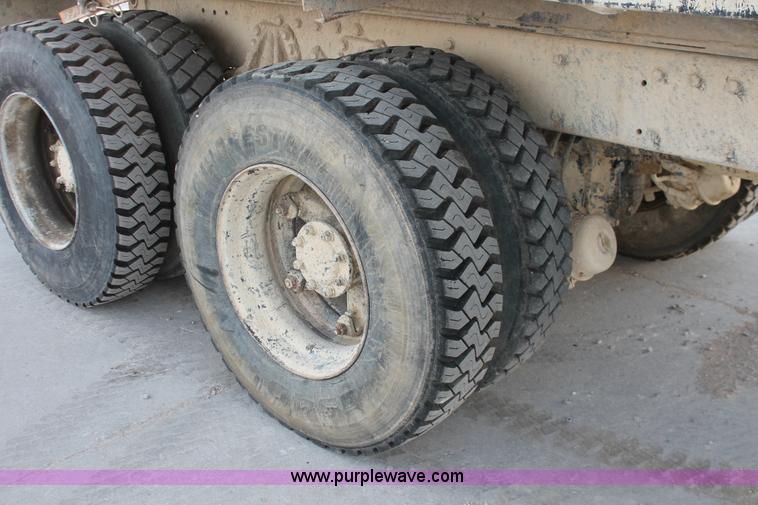 image for item H8419 1992 Peterbilt 357 dump truck