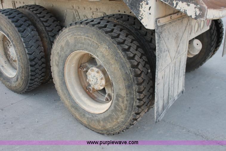 image for item H8419 1992 Peterbilt 357 dump truck