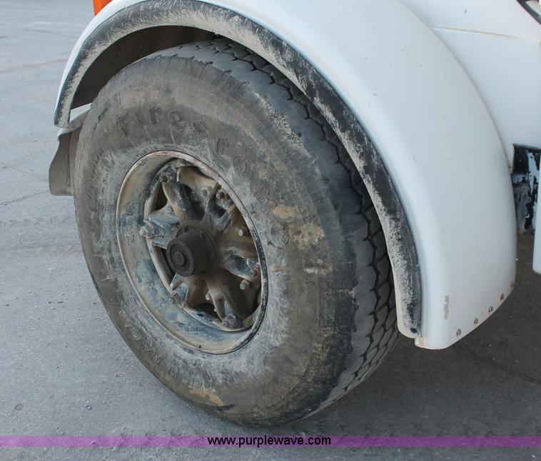 image for item H8419 1992 Peterbilt 357 dump truck