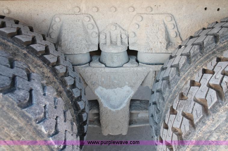 image for item H8419 1992 Peterbilt 357 dump truck