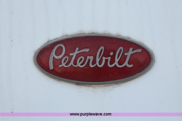 image for item H8419 1992 Peterbilt 357 dump truck