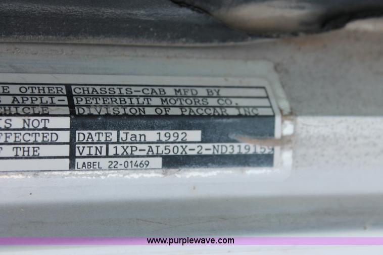 image for item H8419 1992 Peterbilt 357 dump truck