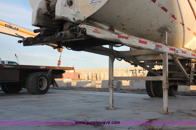 image for item H8420 1998 Travis barrel end dump trailer