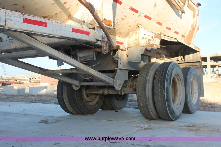 image for item H8420 1998 Travis barrel end dump trailer