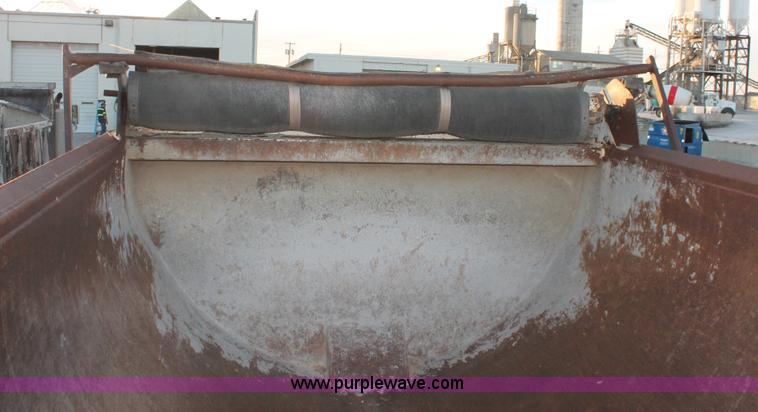 image for item H8420 1998 Travis barrel end dump trailer