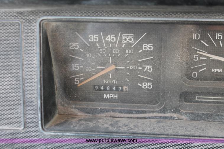 image for item H8421 1982 Ford 8000 crane truck