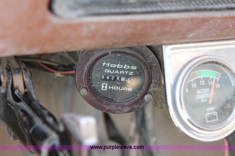 image for item H8421 1982 Ford 8000 crane truck