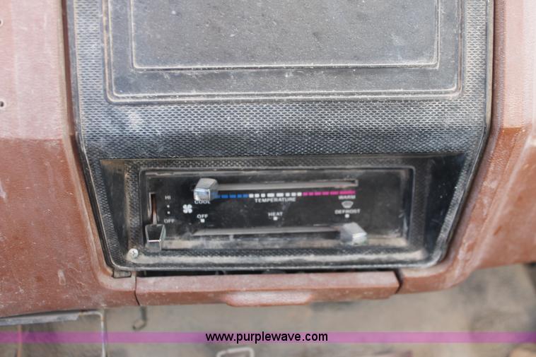 image for item H8421 1982 Ford 8000 crane truck