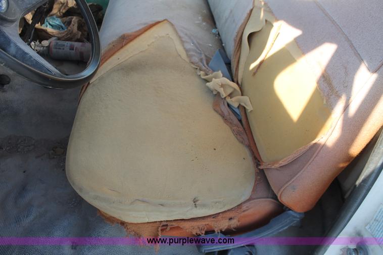 image for item H8421 1982 Ford 8000 crane truck