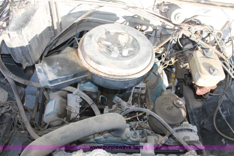 image for item H8421 1982 Ford 8000 crane truck