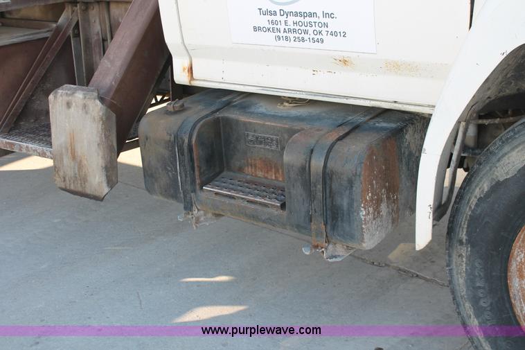 image for item H8421 1982 Ford 8000 crane truck