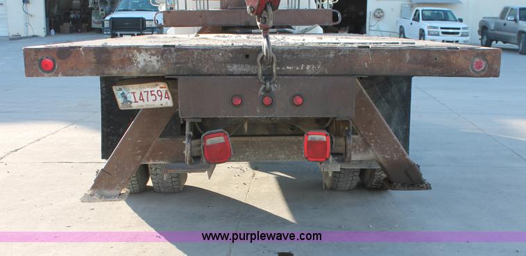 image for item H8421 1982 Ford 8000 crane truck