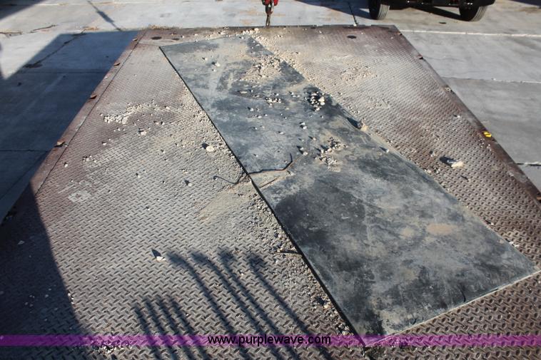 image for item H8421 1982 Ford 8000 crane truck