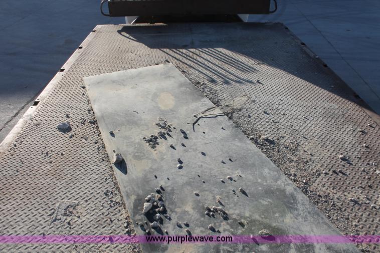 image for item H8421 1982 Ford 8000 crane truck