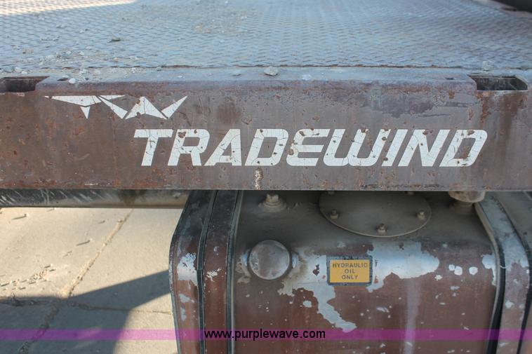 image for item H8421 1982 Ford 8000 crane truck