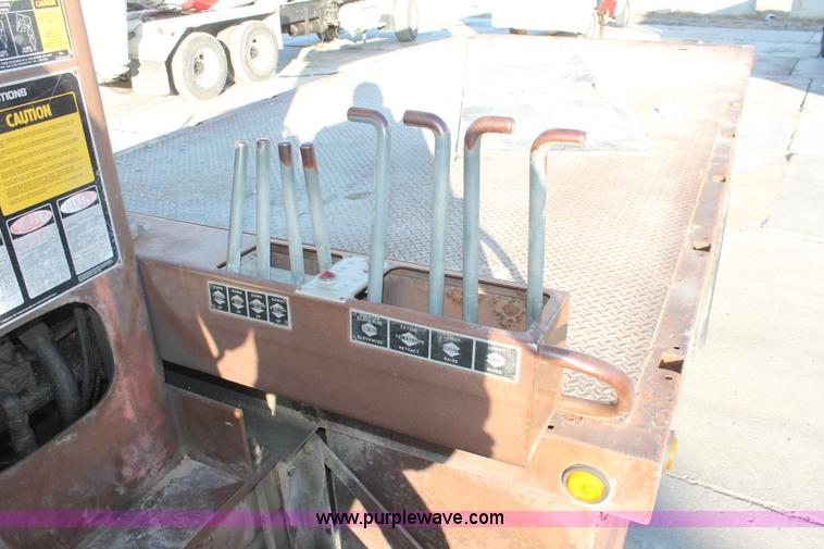 image for item H8421 1982 Ford 8000 crane truck