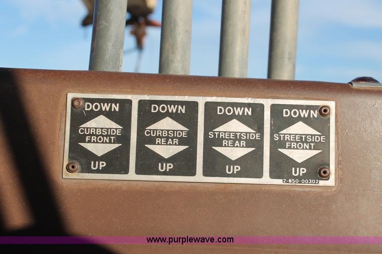 image for item H8421 1982 Ford 8000 crane truck