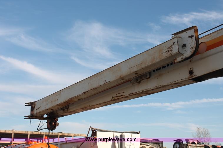 image for item H8421 1982 Ford 8000 crane truck