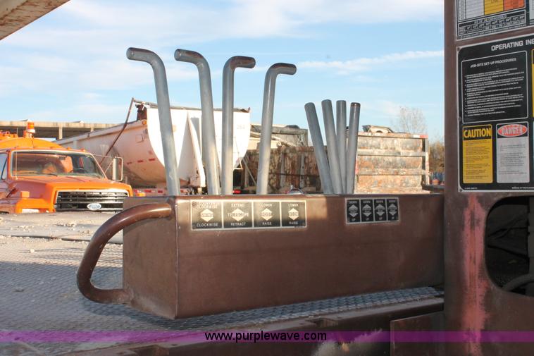 image for item H8421 1982 Ford 8000 crane truck