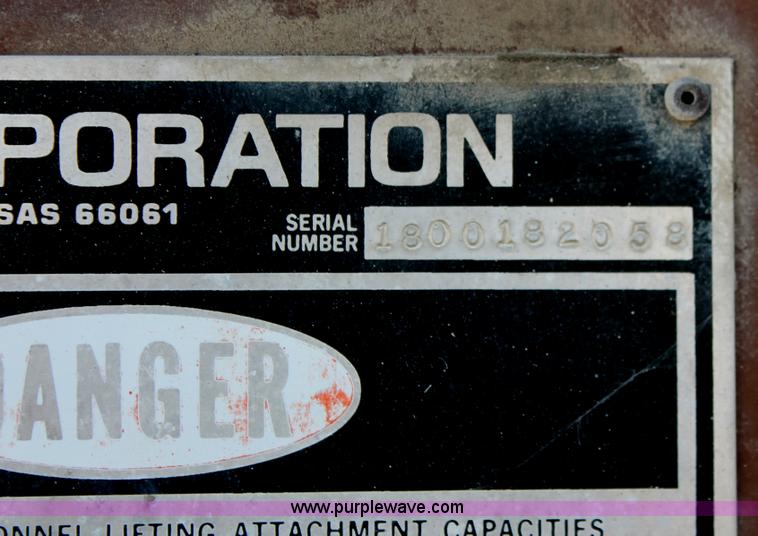 image for item H8421 1982 Ford 8000 crane truck