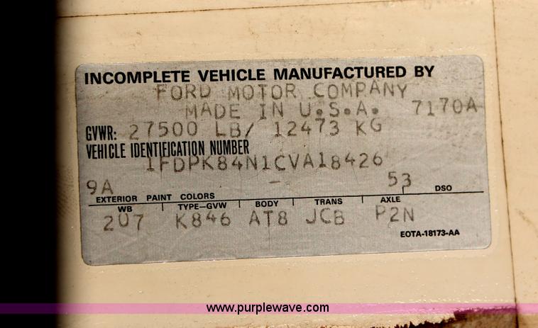 image for item H8421 1982 Ford 8000 crane truck