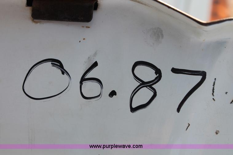 image for item H8421 1982 Ford 8000 crane truck