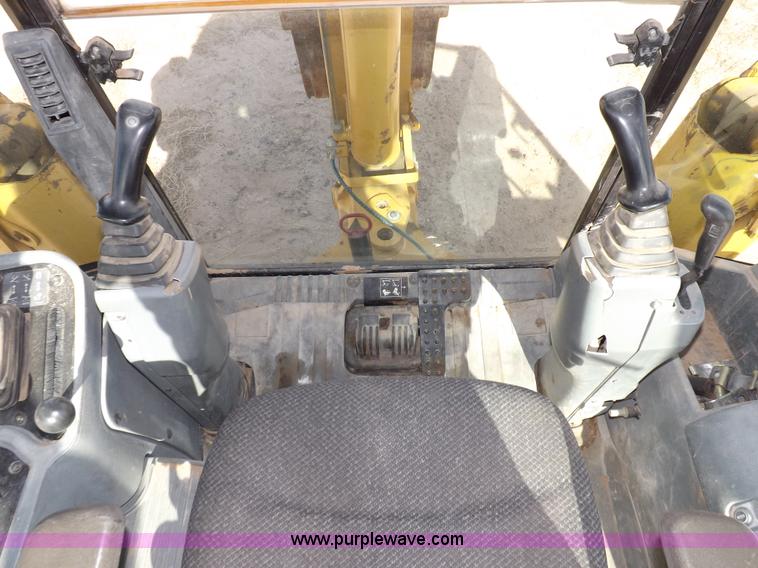 image for item I8256 2006 Caterpillar 420D backhoe