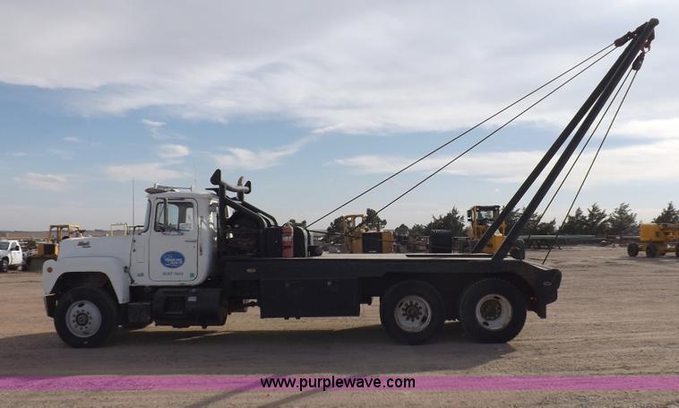 image for item I8329 1986 Mack R688ST oilfield winch truck