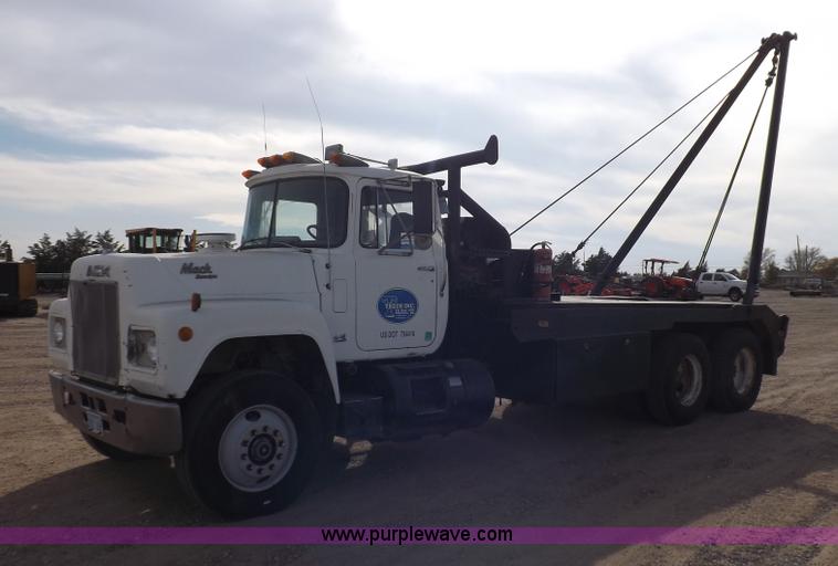 image for item I8329 1986 Mack R688ST oilfield winch truck