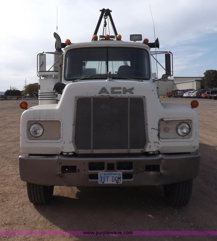 image for item I8329 1986 Mack R688ST oilfield winch truck