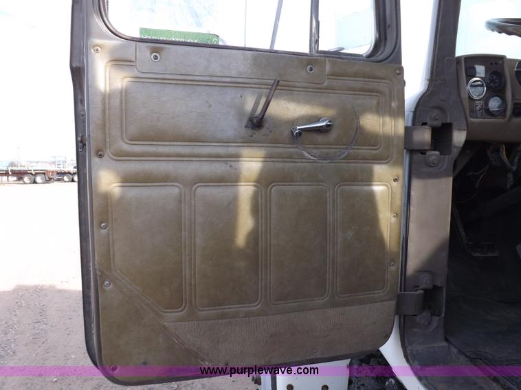 image for item I8329 1986 Mack R688ST oilfield winch truck