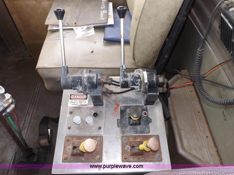 image for item I8329 1986 Mack R688ST oilfield winch truck