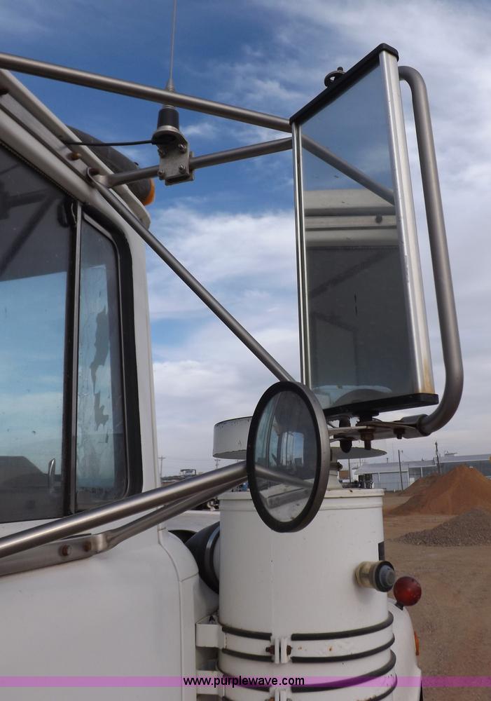 image for item I8329 1986 Mack R688ST oilfield winch truck