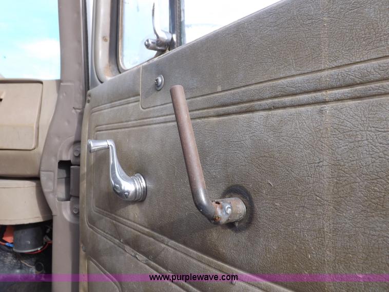 image for item I8329 1986 Mack R688ST oilfield winch truck