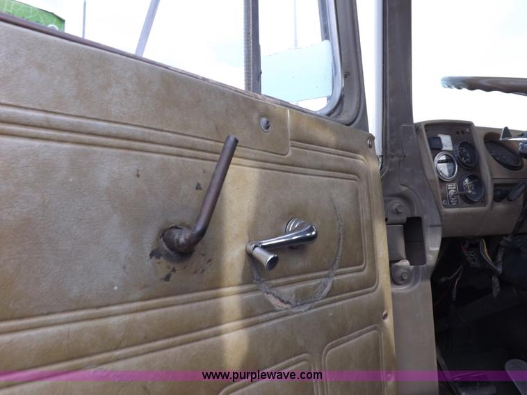 image for item I8329 1986 Mack R688ST oilfield winch truck