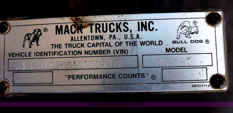 image for item I8329 1986 Mack R688ST oilfield winch truck
